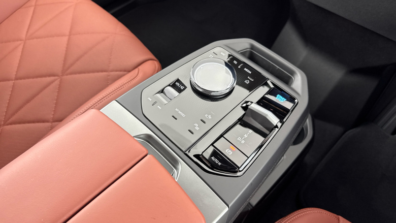 BMW iX 300kW xDrive45 M Sport 101kWh 5dr Auto [Pro Pack] Electric Estate